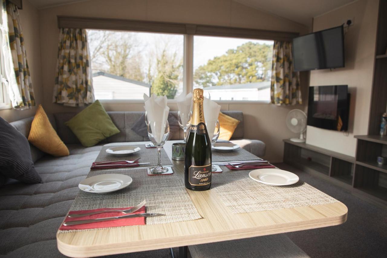 41 Orchard Bank, 3 Bed, Rockley Park Poole 빌라 외부 사진