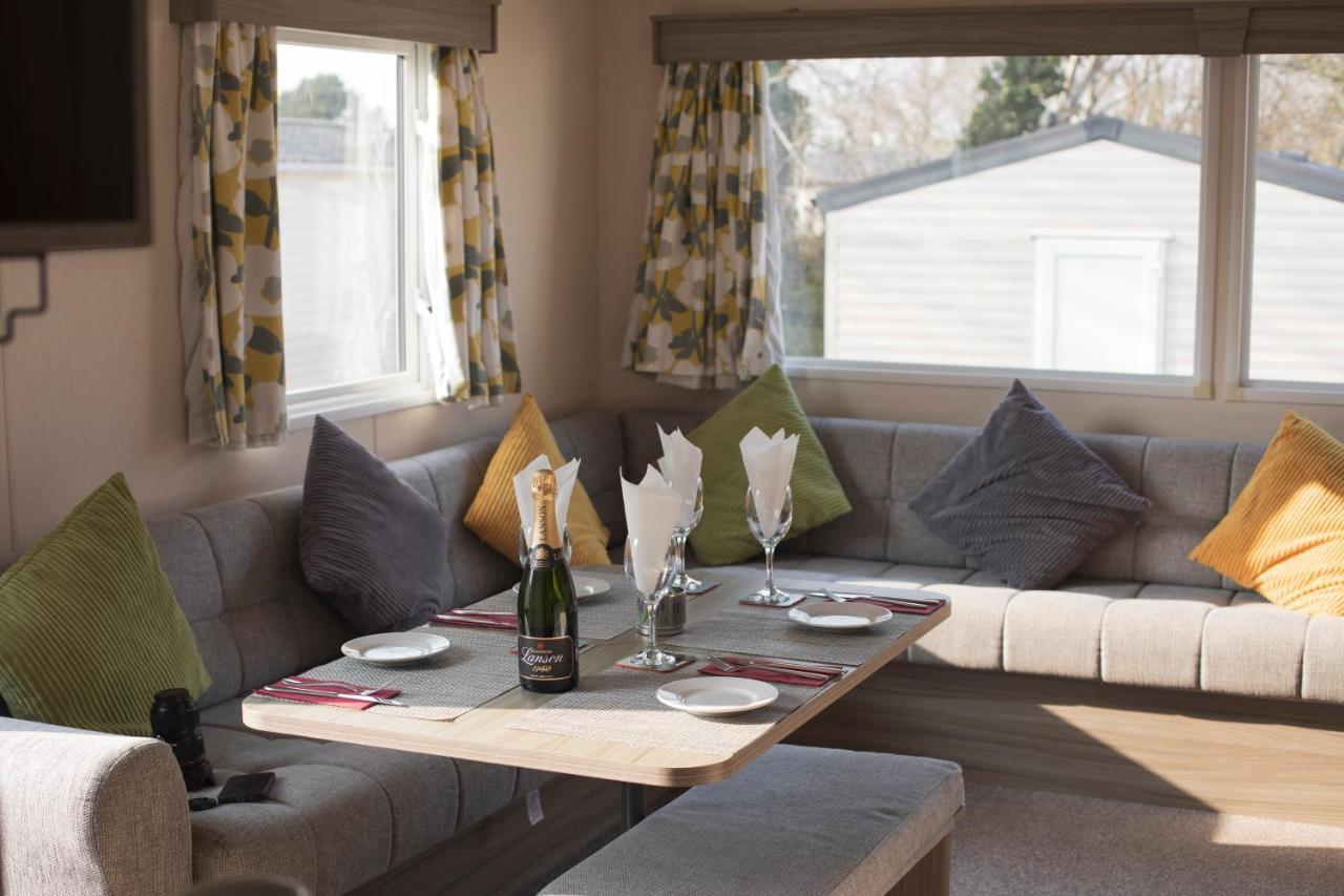 41 Orchard Bank, 3 Bed, Rockley Park Poole 빌라 외부 사진