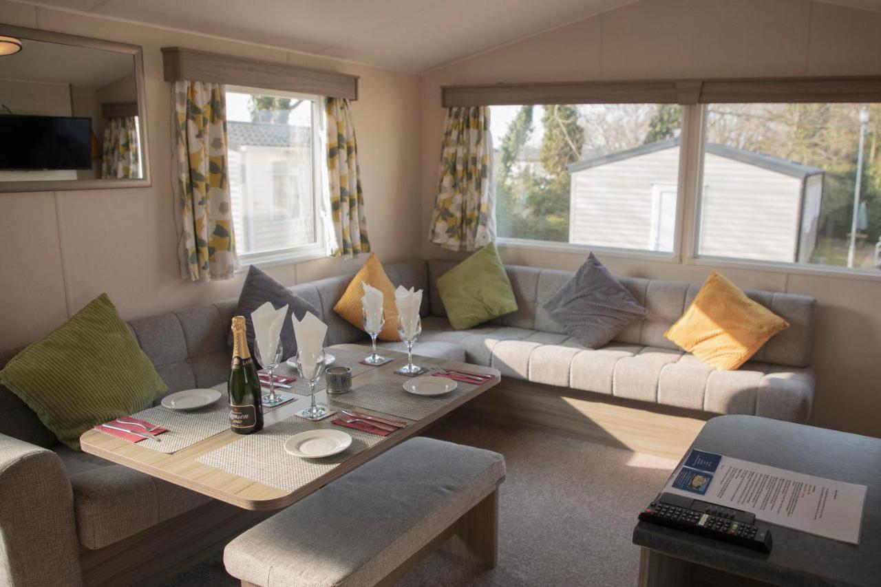 41 Orchard Bank, 3 Bed, Rockley Park Poole 빌라 외부 사진